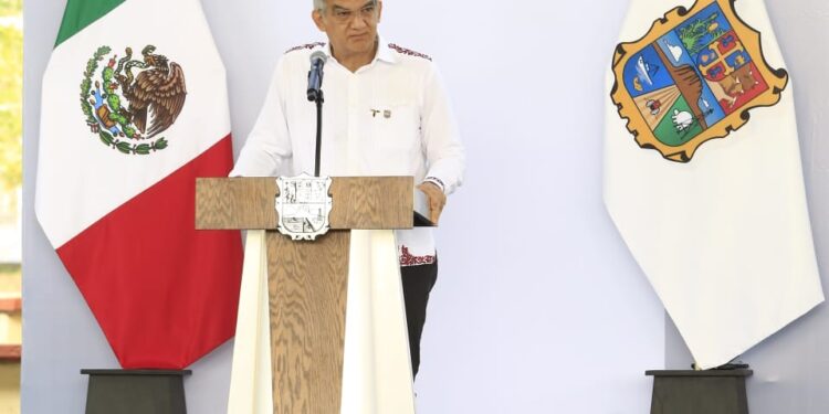 Llama gobernador a estudiantes a aprovechar el potencial de Tamaulipas