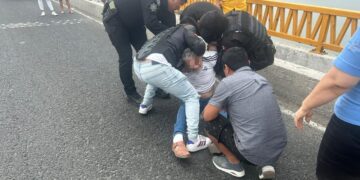 Personal de la Guardia Estatal evita suicidio en el Puente Tampico