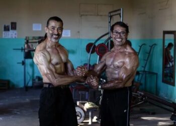 Musculosos abuelos son virales en redes tras tener 60 años y cuerpo impresionantes