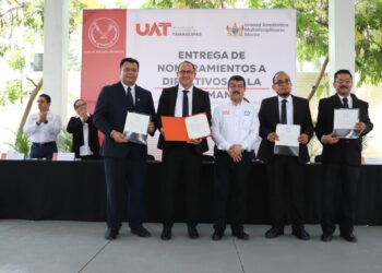 Rector de la UAT entrega nombramientos a nuevos directivos de la UAM Mante