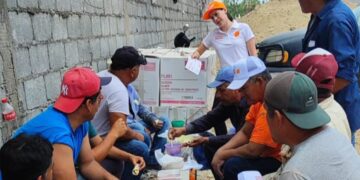 Celebra Mayra Benavides día de la Santa Cruz