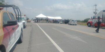 Manifestantes cierran vialidad en Carretera Victoria-Matamoros a la altura de San Fernando