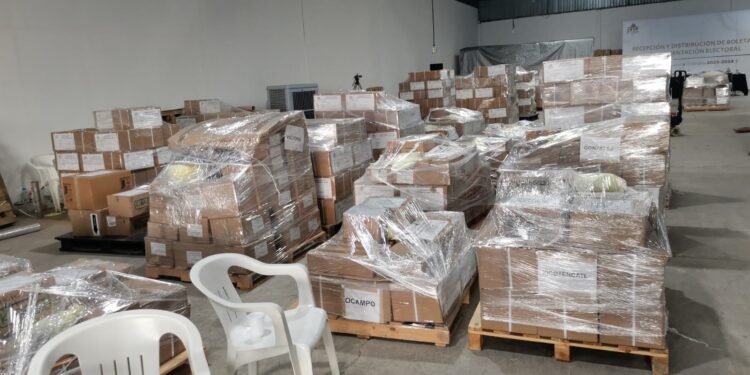 Esta mañana se trasladaron las boletas y material electoral hacia los 43 municipios