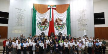 Diputados por un día alzan la voz en contra el bullying y en favor del medio ambiente