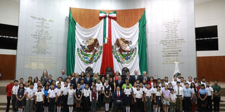 Diputados por un día alzan la voz en contra el bullying y en favor del medio ambiente