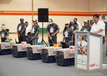 Entrega la UAT en adopción a héroes caninos