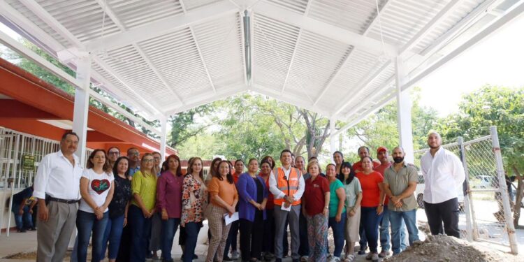 Cumple Lalo Gattás sueño de maestros del CAM “Porfirio Díaz”.