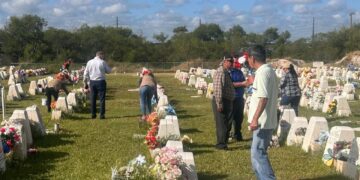 Intensifica Salud acciones contra el dengue y fumiga panteones