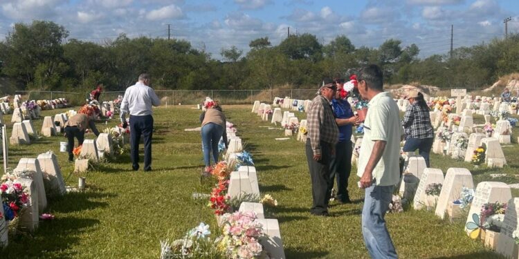 Intensifica Salud acciones contra el dengue y fumiga panteones