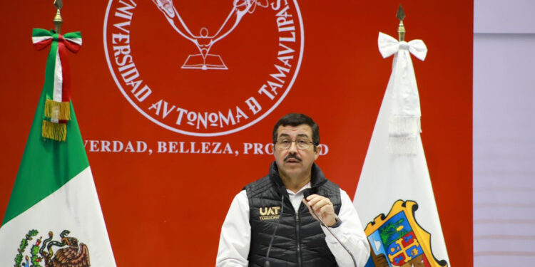 Dámaso Anaya da inicio en Tampico al ciclo escolar de la UAT