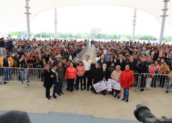 Entrega Américo Villarreal tarjetas del programa «Mujeres Pensión Bienestar»