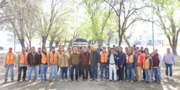 Intensifica Municipio limpieza y alumbrado en parques y jardines.