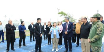 Recorren gobernador y presidenta del DIF Tamaulipas Centro de Atención para Repatriados en Matamoros; entregan ambulancia