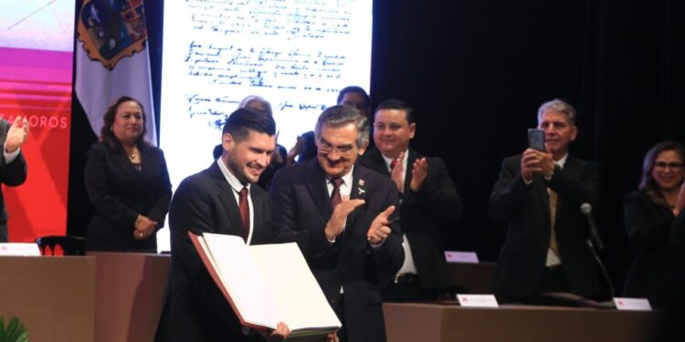 Asiste Américo al 199 aniversario de Matamoros; entrega obras y patrullas 
