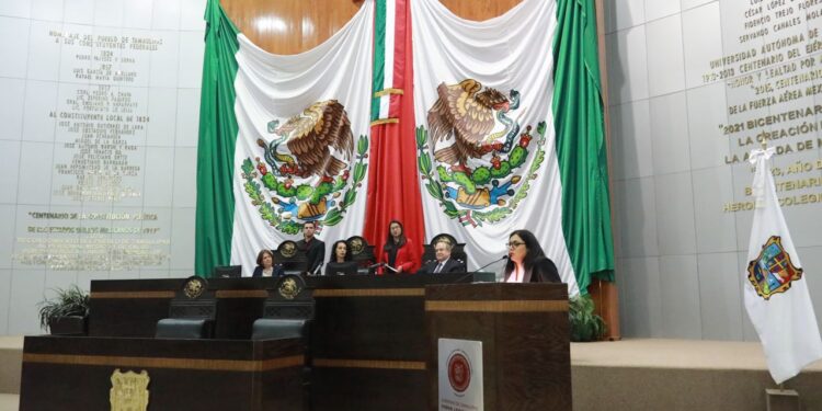 Entraron Gobernadora, Diputada y Presidenta a la Constitución local