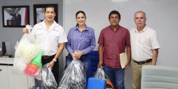 Entrega INDE material deportivo para escuelas de Jiménez