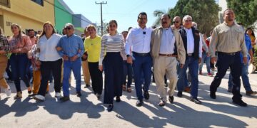 Agradecen vecinos obra pública en colonia del Maestro.