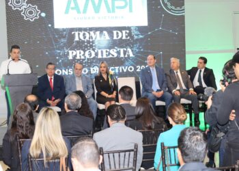 Se compromete Lalo Gattás a trabajar en equipo con el sector inmobiliario.