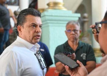 Agradece alcalde al gobernador, por inicio de instalación de semáforos inteligentes.