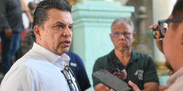 Agradece alcalde al gobernador, por inicio de instalación de semáforos inteligentes.