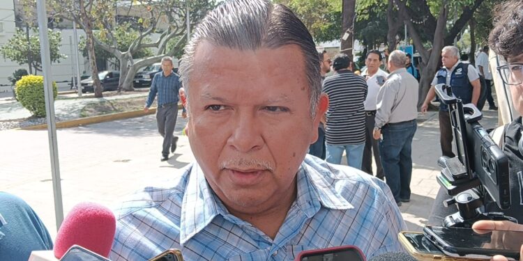 Concesionarios de microbuses y taxis han reducido un 30 % debido a las plataformas de movilidad