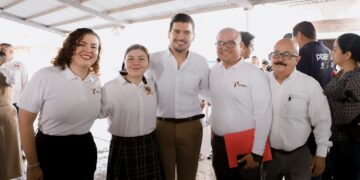 Gobierno de Matamoros rinde homenaje a Rigo Tovar en escuela donde cursó su primaria