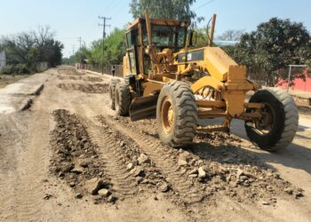Avanzan mejoras de vialidades en todas las zonas de Victoria.
