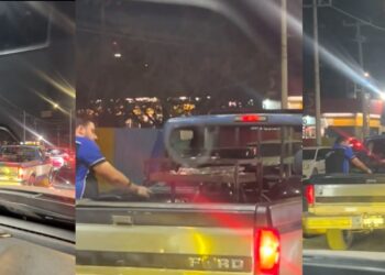 VIDEO VIRAL: Captan a hombre haciendo carne asada en una caja de camioneta en Coahuila