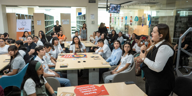 Egresados y estudiantes de la UAT comparten experiencias de la práctica profesional