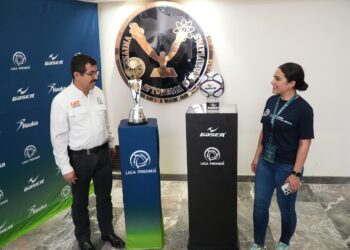 Recibe el rector Dámaso Anaya el Tour del Trofeo de la Liga Premier Mx