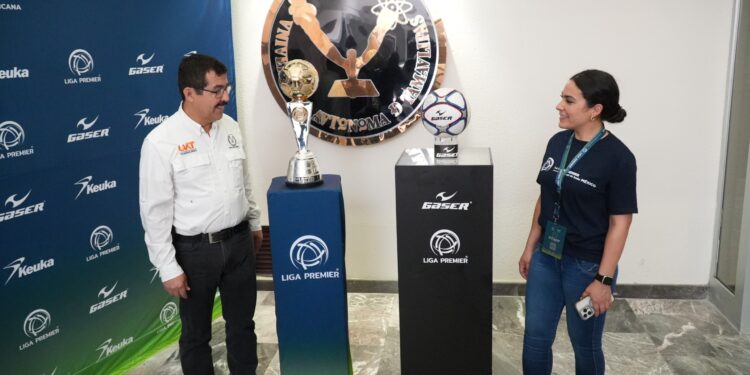 Recibe el rector Dámaso Anaya el Tour del Trofeo de la Liga Premier Mx