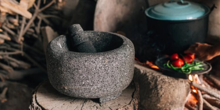 El molcajete mexicano: el abuelo de la licuadora con alma de piedra