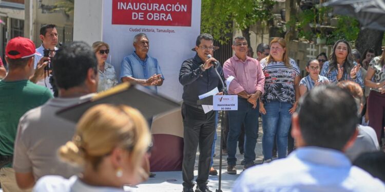 Inaugura alcalde calle de concreto hidráulico en colonia Tamatán.