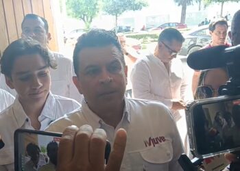 Alcalde e Ivjuve preparan programa de transporte gratuito para jóvenes en Victoria