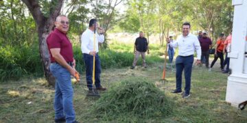 Sociedad y gobierno, sanean cauce del río San Marcos.