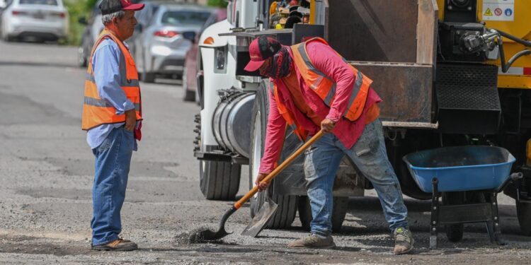 Intenso trabajo de rehabilitación y limpieza de calles y avenidas en la ciudad.