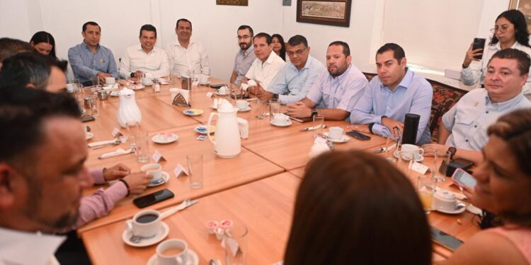 Estrechan lazos de colaboración Gobierno de Victoria y CANACO.