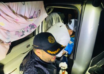 Alcalde de González, médico de profesión, atiende el nacimiento de una niña