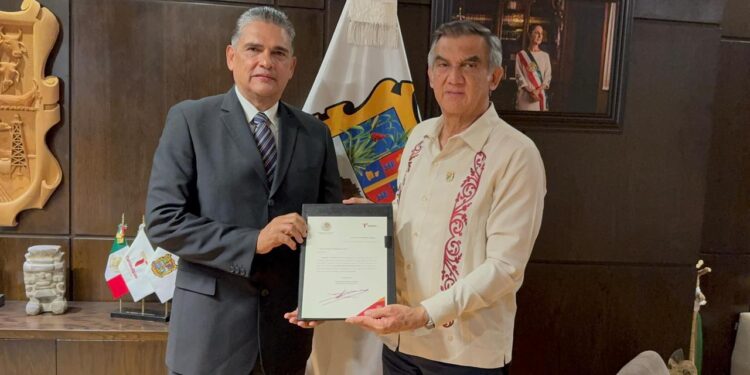 Entrega gobernador nombramiento a nuevo secretario de Seguridad de Tamaulipas