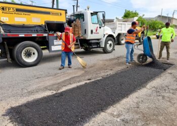 Avanza programa de bacheo en calles de la Capital.