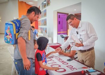 LUIS LAURO REYES ACOMPAÑA A FAMILIAS EN EL CRIT ALTAMIRA Y ENTREGA APOYOS PARA GASTOS MÉDICOS