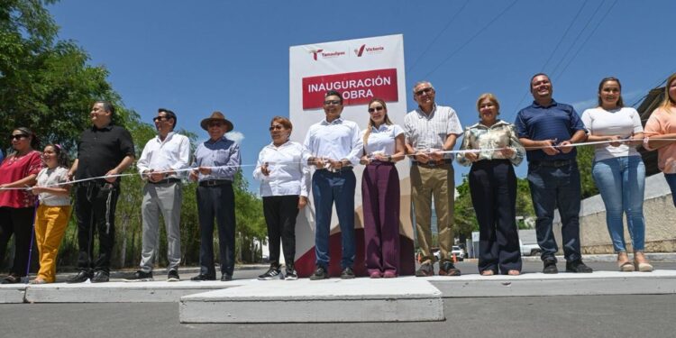 Entrega Municipio nueva calle para beneficiar a vecinos de colonias Norberto Treviño y Viviendas Populares.