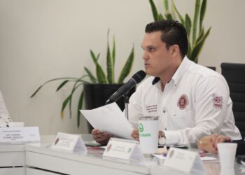 NO BAJAN COMPENSACIONES; CAMBIAN LOS CARGOS