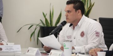 NO BAJAN COMPENSACIONES; CAMBIAN LOS CARGOS