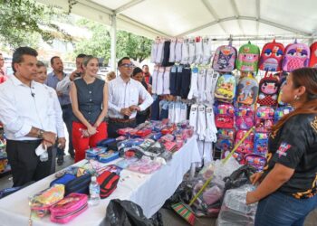 Inaugura Lalo Gattás Feria de Regreso a Clases 2025.