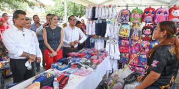 Inaugura Lalo Gattás Feria de Regreso a Clases 2025.