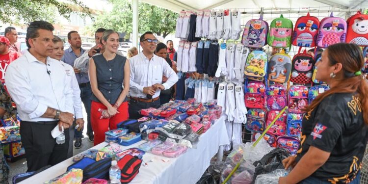 Inaugura Lalo Gattás Feria de Regreso a Clases 2025.