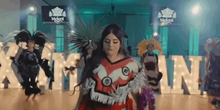 VIDEO VIRAL: Quinceañera opta por danza ancestral en lugar de vals y conmueve en redes sociales