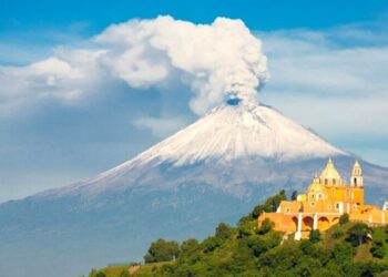 Popocatépetl: El Gigante de Fuego que Nunca Duerme