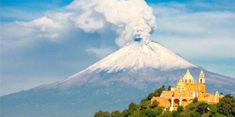Popocatépetl: El Gigante de Fuego que Nunca Duerme